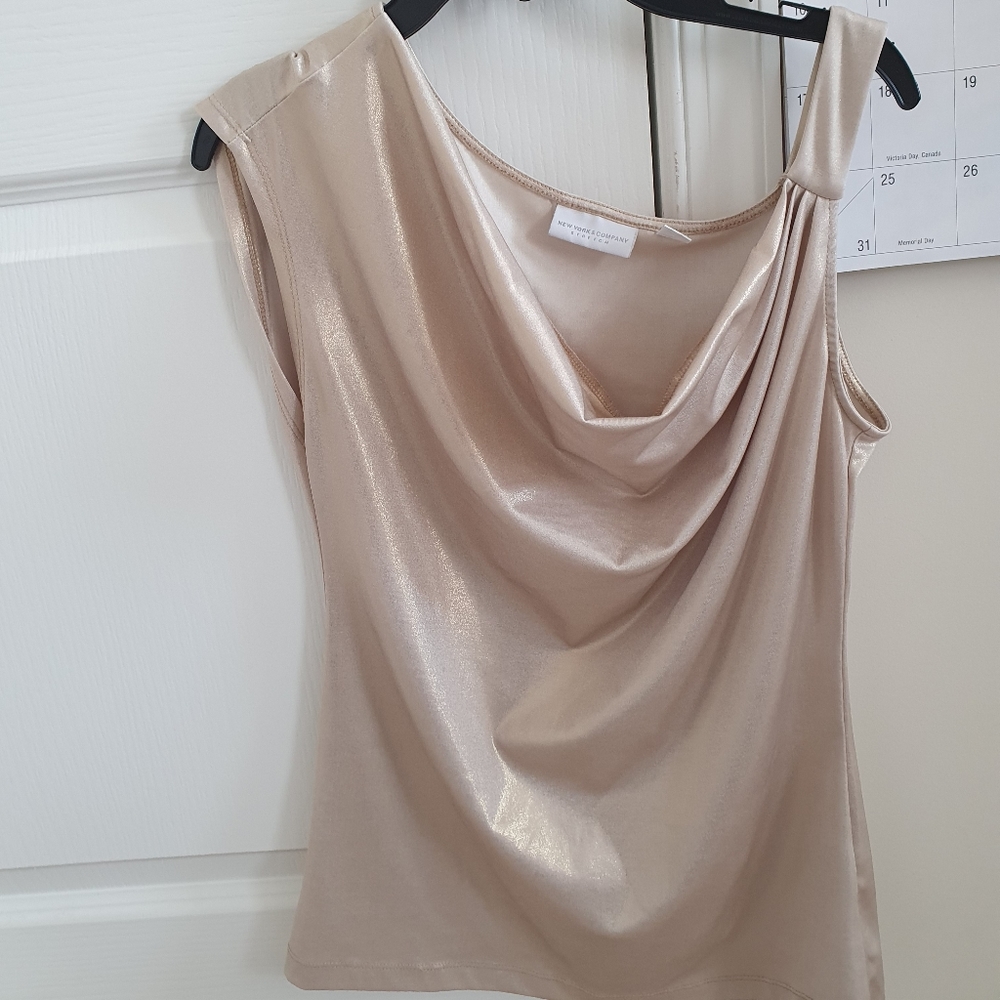 3for 15$ 🎀Gold one sided strap top